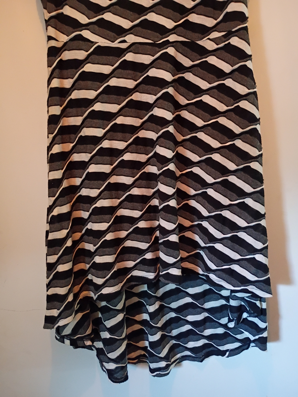 Beige by eci Black & White Geometric Midi Dress - Picture 4 of 9